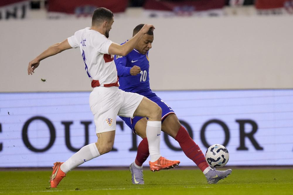 申花官方庆生海报出现低级翻译错误，将32nd写成32th